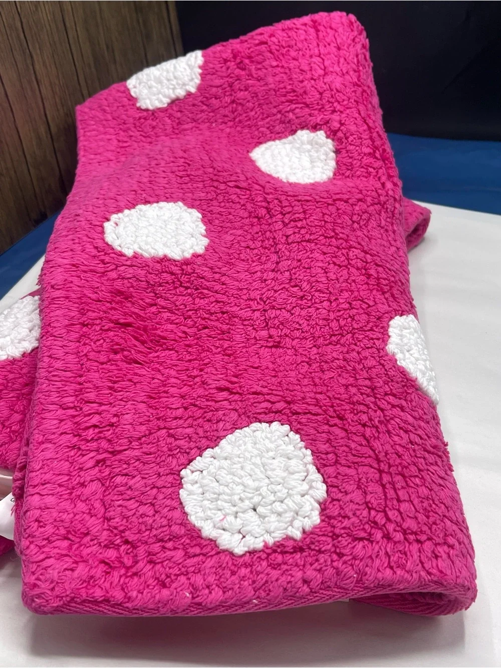 KATE SPADE Pink w/ White Dots Bath Rug 21